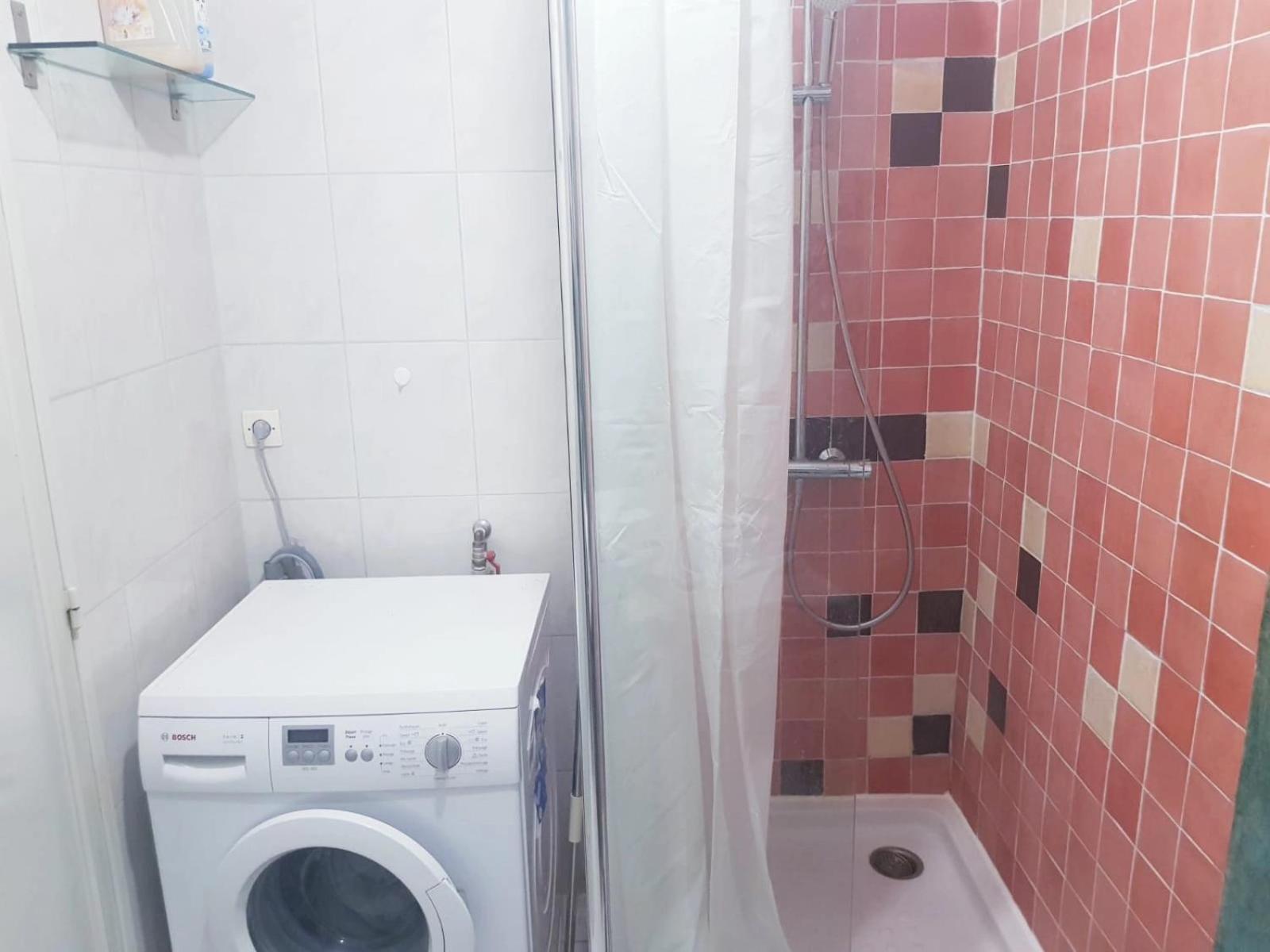 Famille D'accueil Entre Paris Et Douze Minutes Centre Paris Quinze Euros De Pour Frais De Menage Homestay Neuilly-sur-Marne